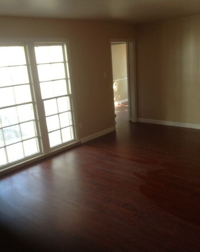 Building Photo - 4 bedroom  Available Aug 2025