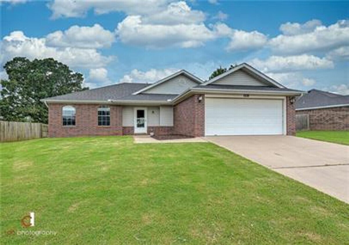 Primary Photo - Cozy home close to Centerton Blvd