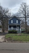 Building Photo - 828 Davis St