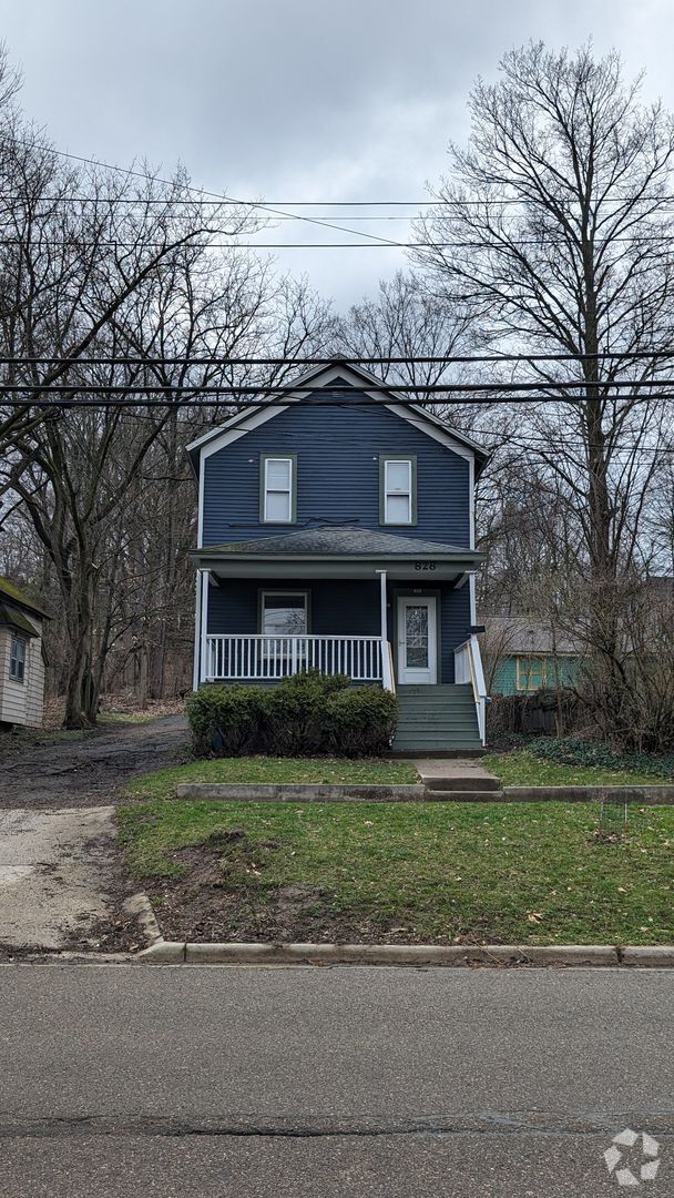 Building Photo - 828 Davis St