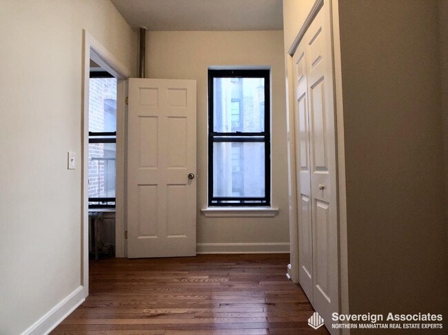 Building Photo - 401 E 68th St