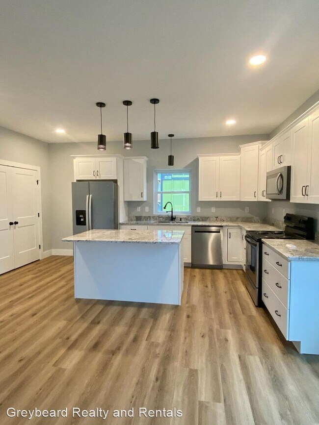 Foto del edificio - 3 br, 2.5 bath House - 611 Salem Heights Lane