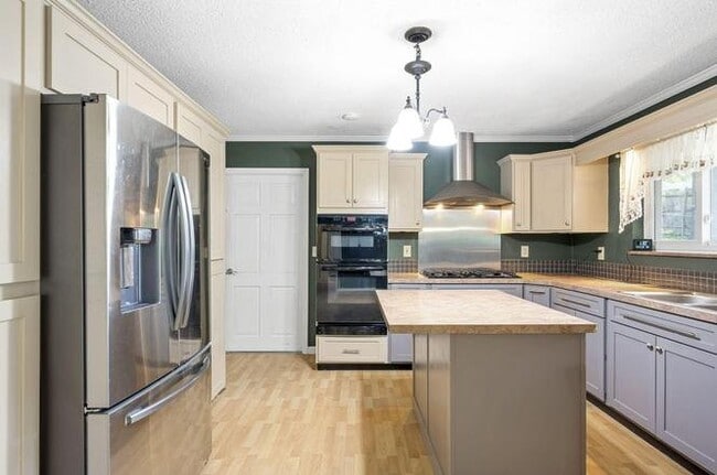 Building Photo - 4717 Brentwood Dr