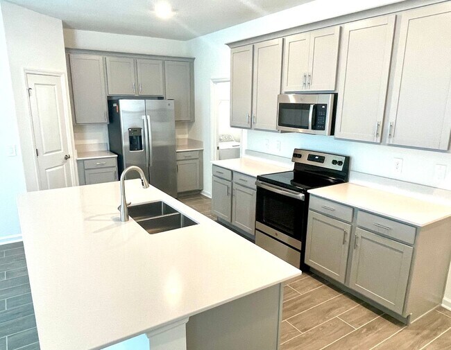 Foto del edificio - Two-Story 3 Bed, 2.5 Bath Home in the Desirable Tohoqua Community!