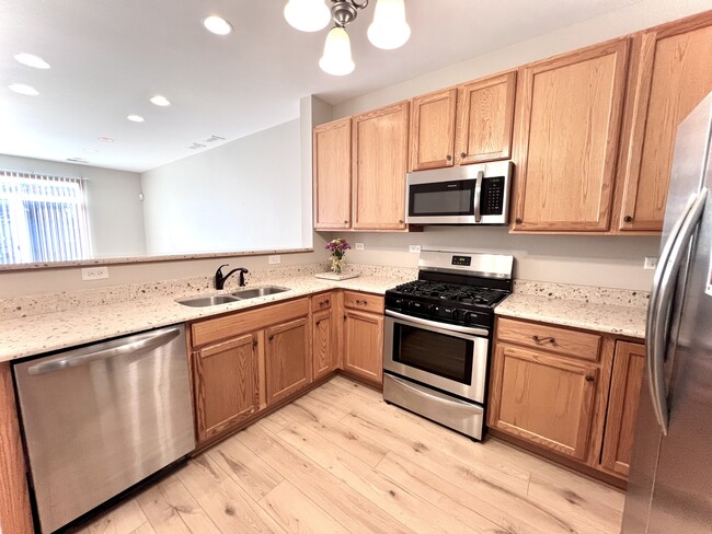 Building Photo - 713 Genesee Dr