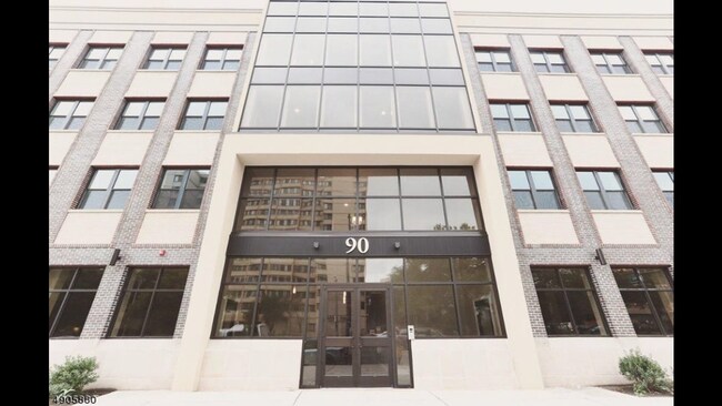 Foto del edificio - 90 Clinton Ave