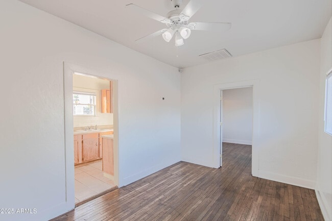 Foto del edificio - 2032 W Adams St