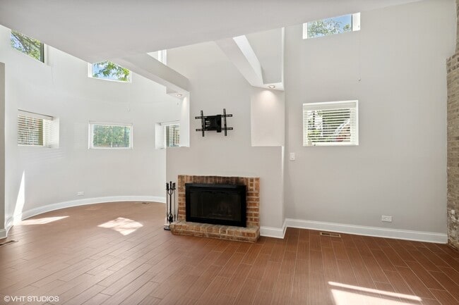 Building Photo - 1034 W Armitage Ave