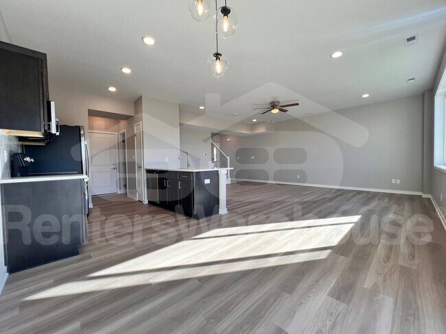 Foto del edificio - 7000 Lake Hill Dr