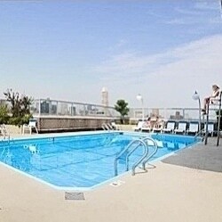 Primary Photo - 1385 York Ave