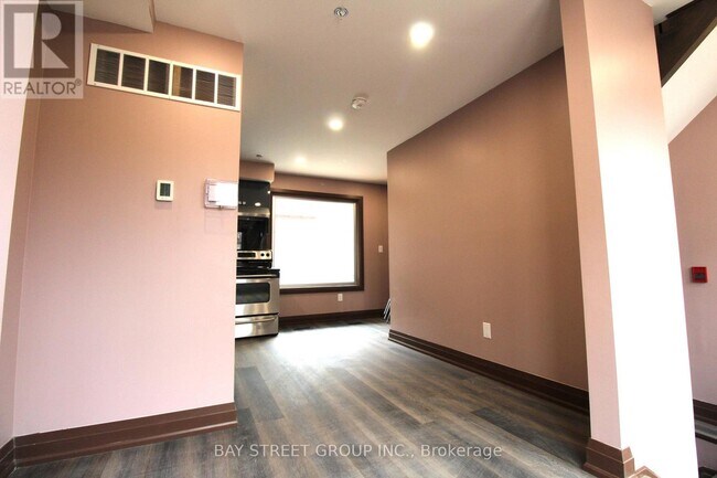 Photo du bâtiment - 108 Chatham Ave
