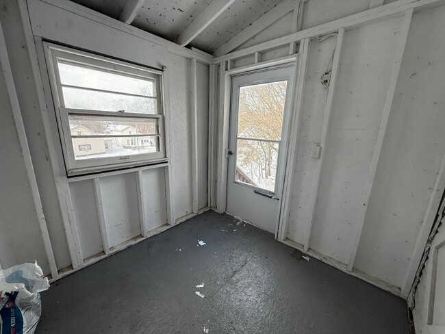 Building Photo - 1206 Pringle Ave