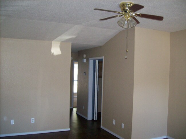 Building Photo - 410 S Greengate Dr