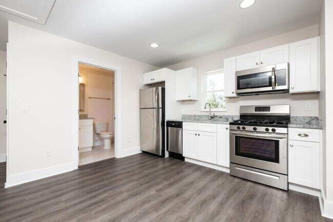 Building Photo - Cozy Studio Apartment in Prime Tampa Locat...