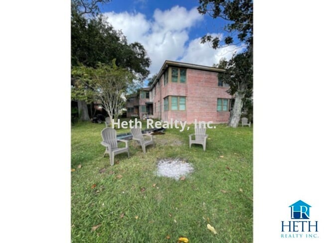 Building Photo - Water View