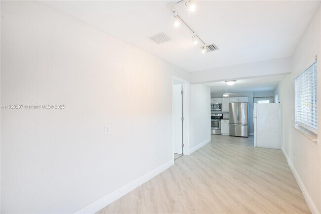 Foto del edificio - 6695 SW 28th St
