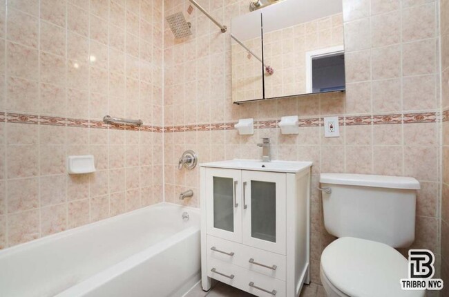 Foto del edificio - 4 bedroom in Brooklyn NY 11207