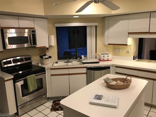 Building Photo - 6645 Wakefield Dr