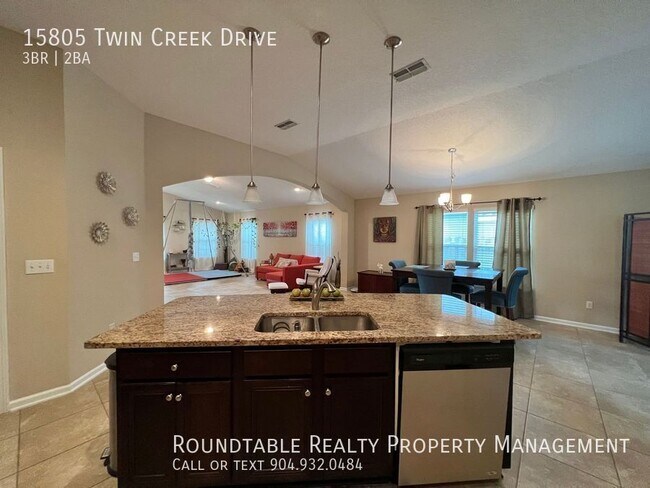 Foto del edificio - 15805 Twin Creek Dr