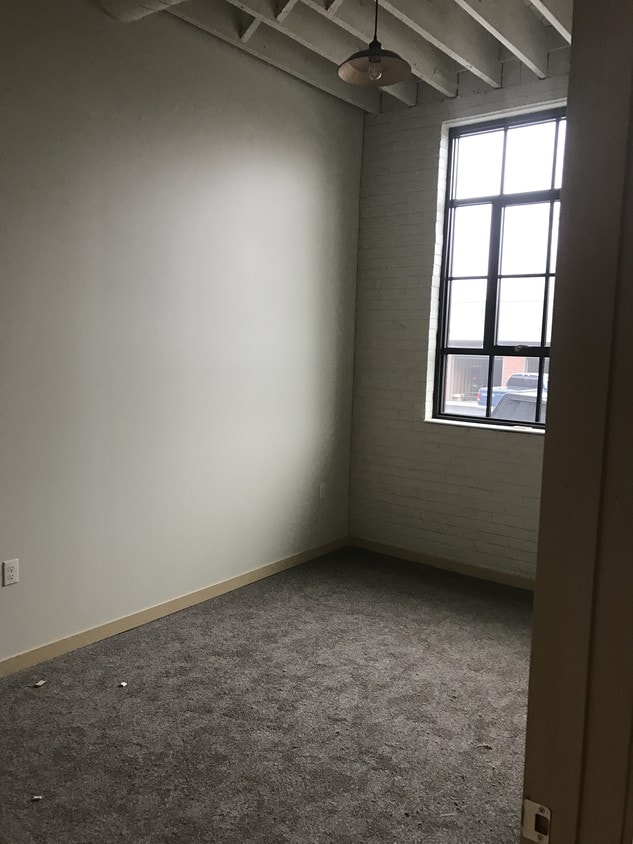 Primary Photo - 307 S Whitley St