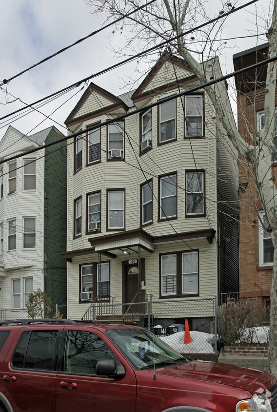 Foto del edificio - 144 Clendenny Ave