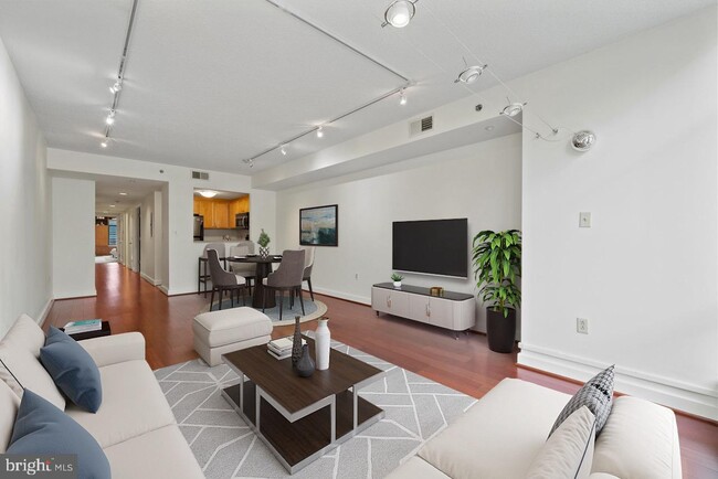 Building Photo - 1150 K St NW