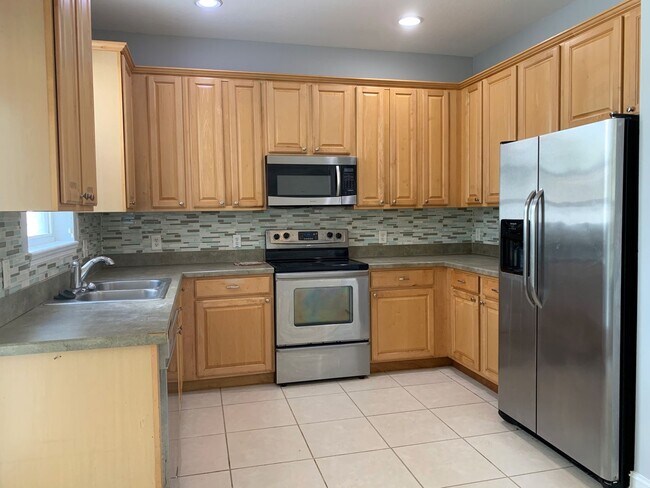 Building Photo - Nice 3/2.5 Single Family Home