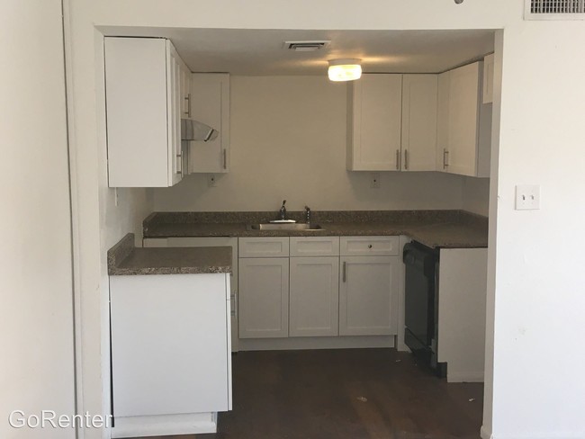 Building Photo - 2 br, 1 bath House - 2662 N 43rd ave #16B