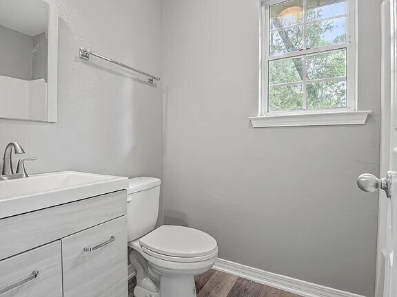 Upstairs bathroom. - 7060 Heather Oaks Dr