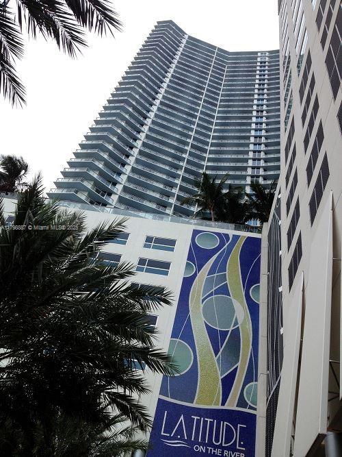 Foto del edificio - 185 SW 7th St