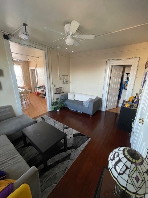 Living Room - 516 Chapel St