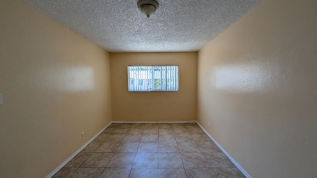 Foto del edificio - 1545 W 19th St