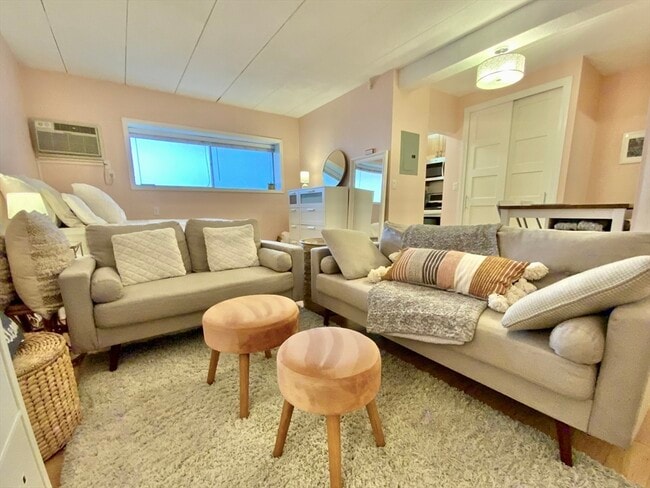 Foto del edificio - 995 Massachusetts Ave