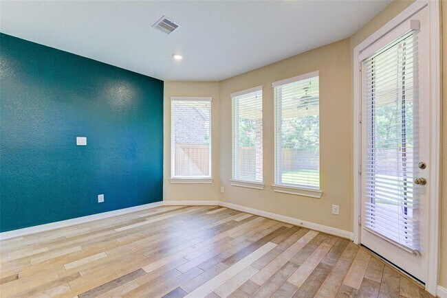 Foto del edificio - 4022 Steep Woods Dr