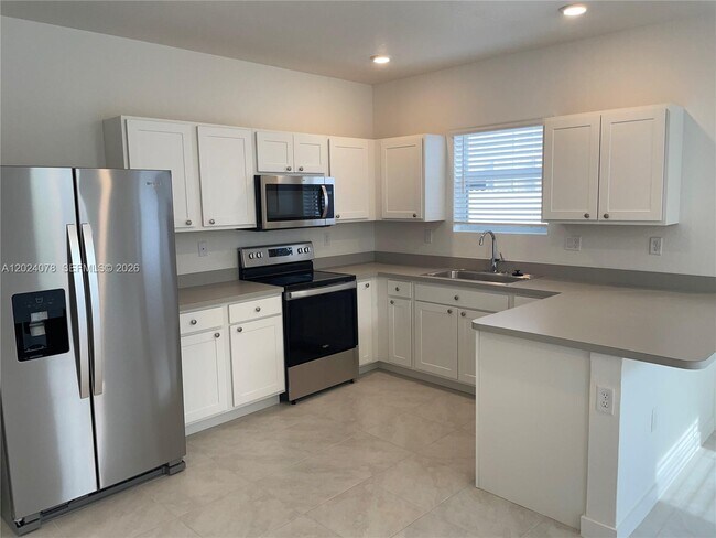 Foto del edificio - 906 SE 17th St