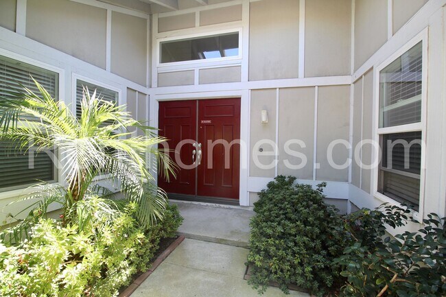 Building Photo - 10259 Parkdale Ave