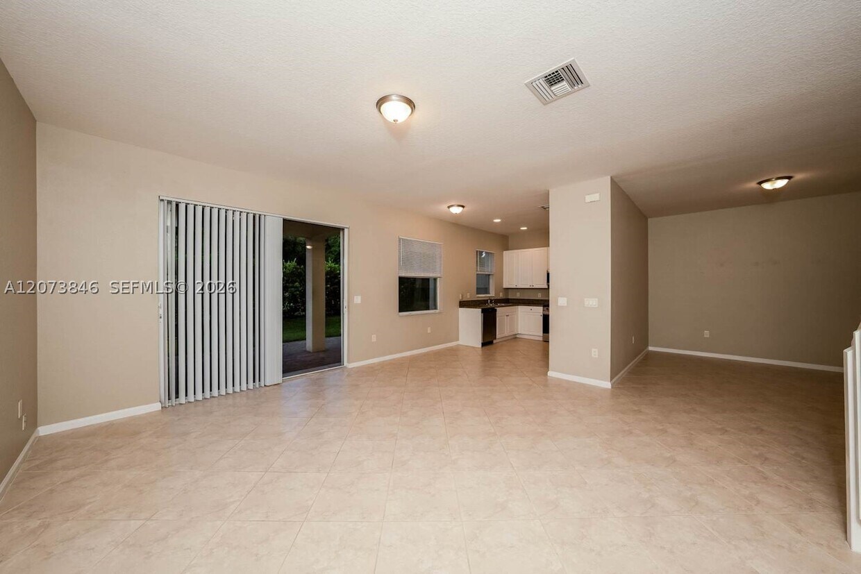 Foto del edificio - 7866 Jewelwood Dr