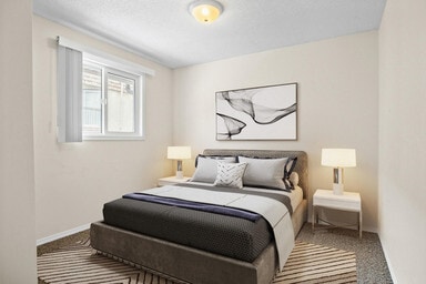 Building Photo - Renovated Townhome