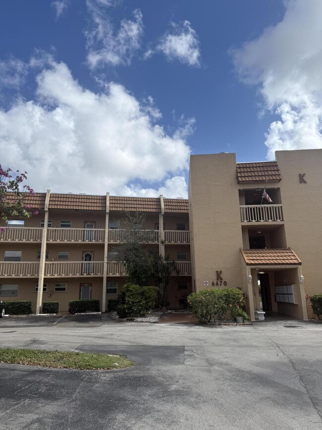 Building Photo - 6670 Royal Palm Blvd