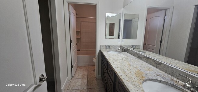 Building Photo - 2497 W Cripple Creek Dr