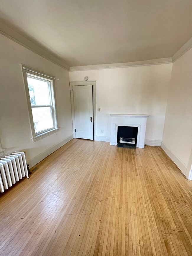 Building Photo - AVAILABLE NOW! 3 Bed/ 1 Bath Single Family...