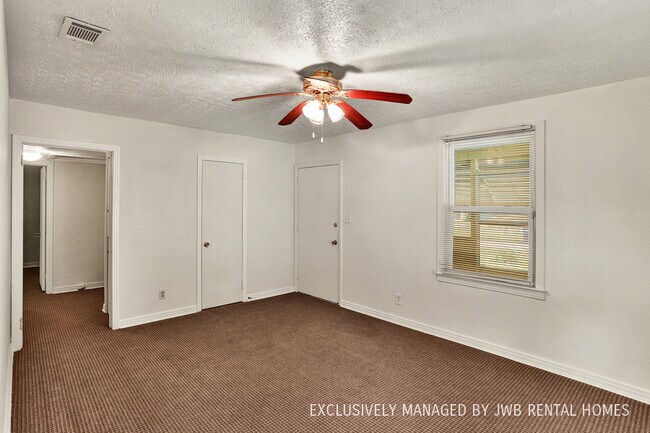Building Photo - 4843 Walcott Ave
