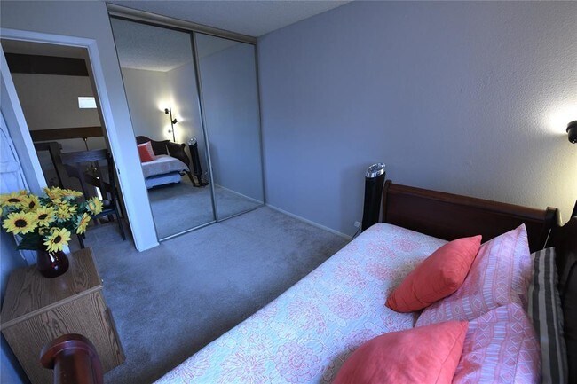 Dormitorio principal grande y limpio - 13443 Garden Grv