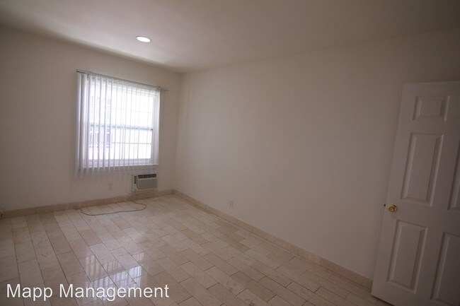 Foto del edificio - 1 W 2nd St