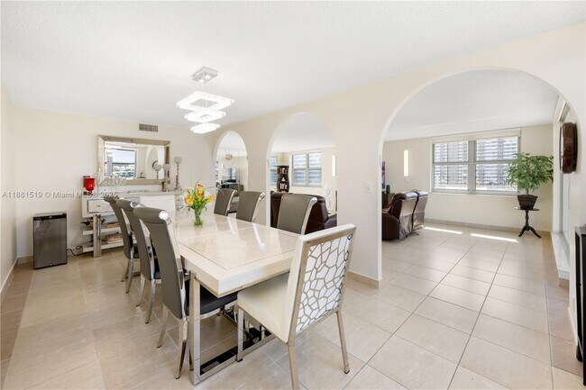 Building Photo - 1920 S Ocean Dr