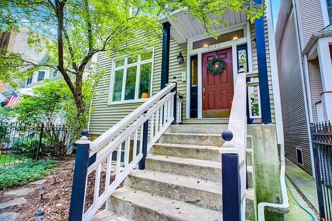 Building Photo - 5042 N Winchester Ave