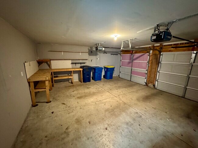 Building Photo - 19369 Prairie Crossing - 3 Bed/2.5 Bath -Z...