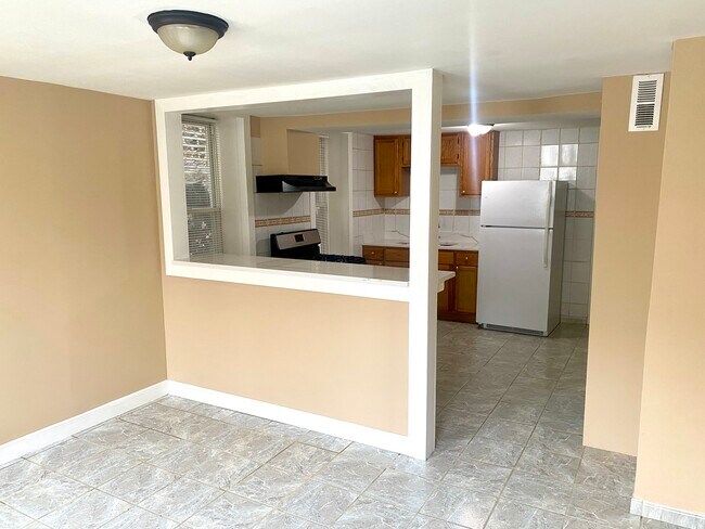 Foto del edificio - 829 W 33rd St