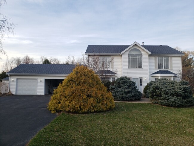 Building Photo - 5260 Silver Dawn Ln