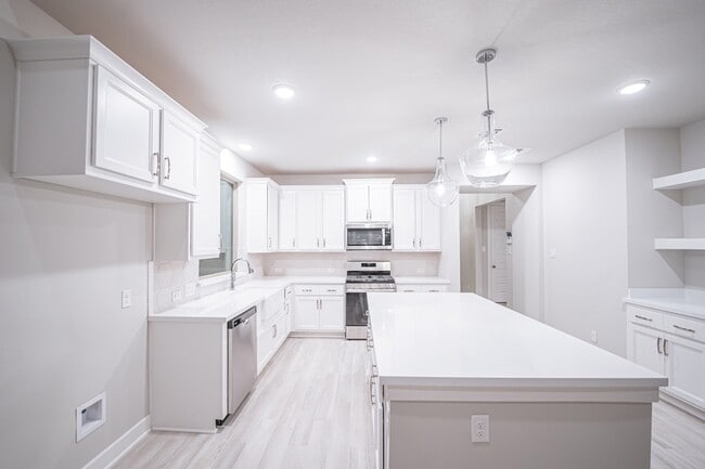 Building Photo - 5219 Birch Shadow Dr